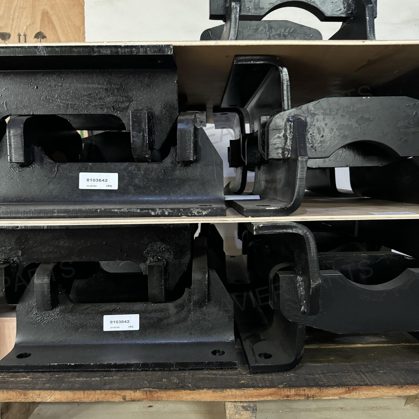 8103642 GUARD，TRACK